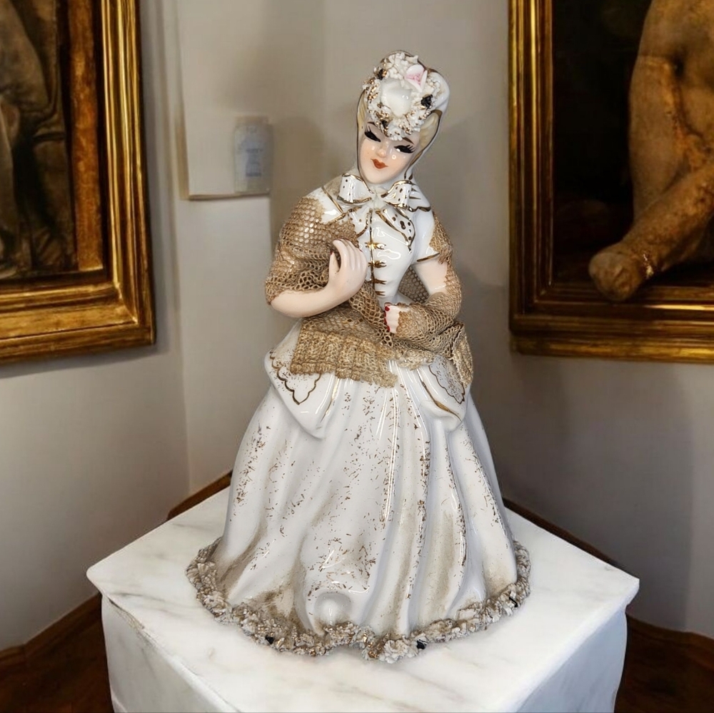 Vintage Lefton Victorian Lady Figurine With Shawl Spaghetti Trim Gold K8569-W